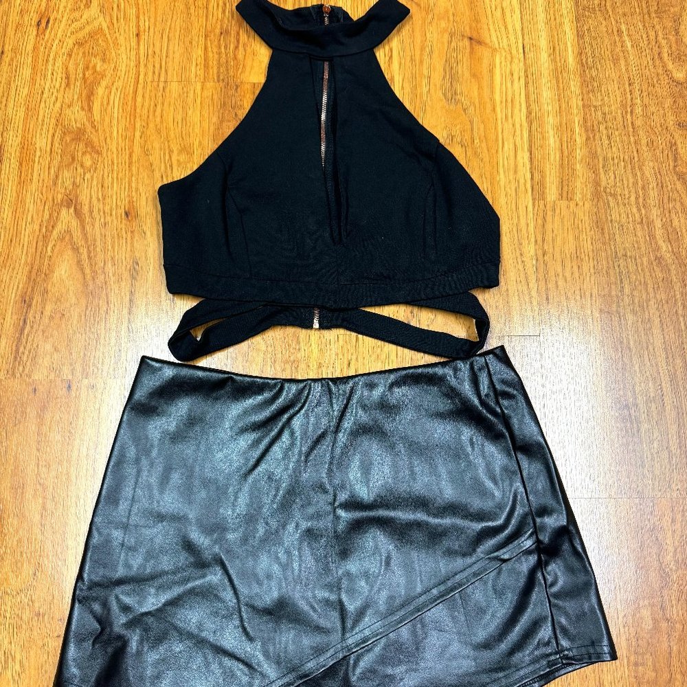 High neck, zip up, crop top